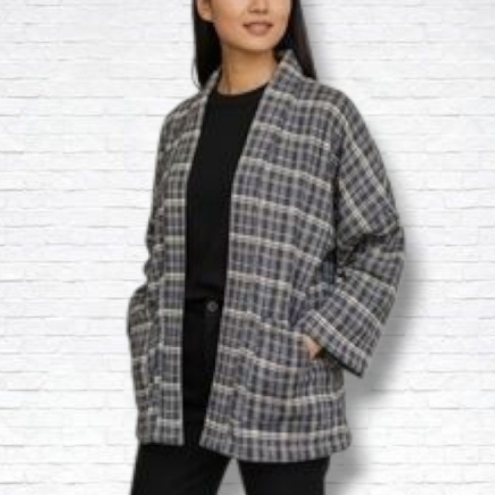 NEW! Autres Filles Grey/White Plaid Quilted Buttonless Robe Inspired Coat Size M